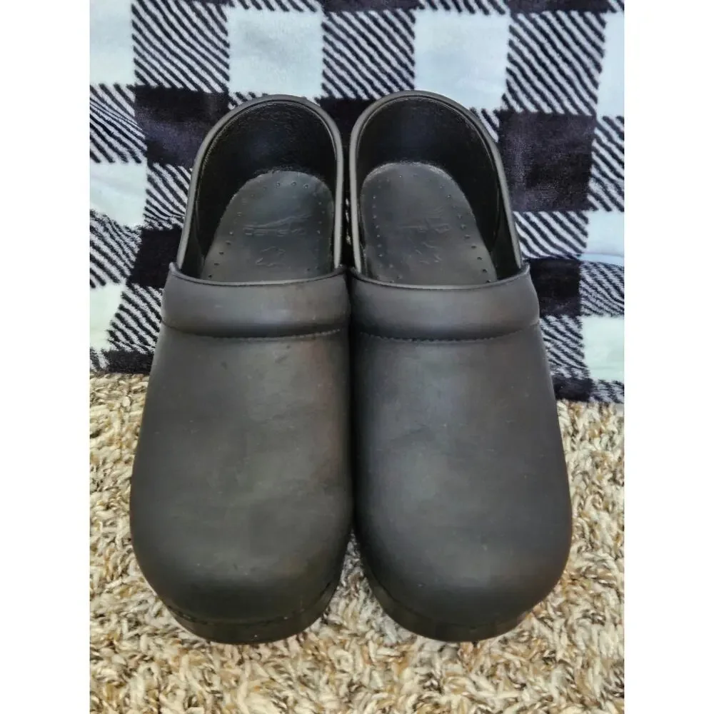 Dansko Black Professional Comfort Clogs Slip Resistant Women’s EU 39 US 8.5-9